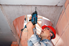 Как просверлить бетонный потолок дрелью