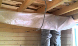Как стелить пароизоляционную плёнку на потолок?