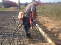 Вибрирование бетона в опалубке