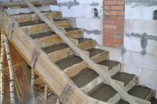 Как сделать опалубку для бетонной лестницы?