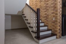 Как оформить бетонную лестницу в частном доме?