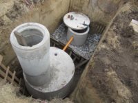Устройство выгребной ямы из бетонных колец