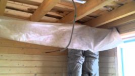 Как положить пароизоляцию на потолок в доме?